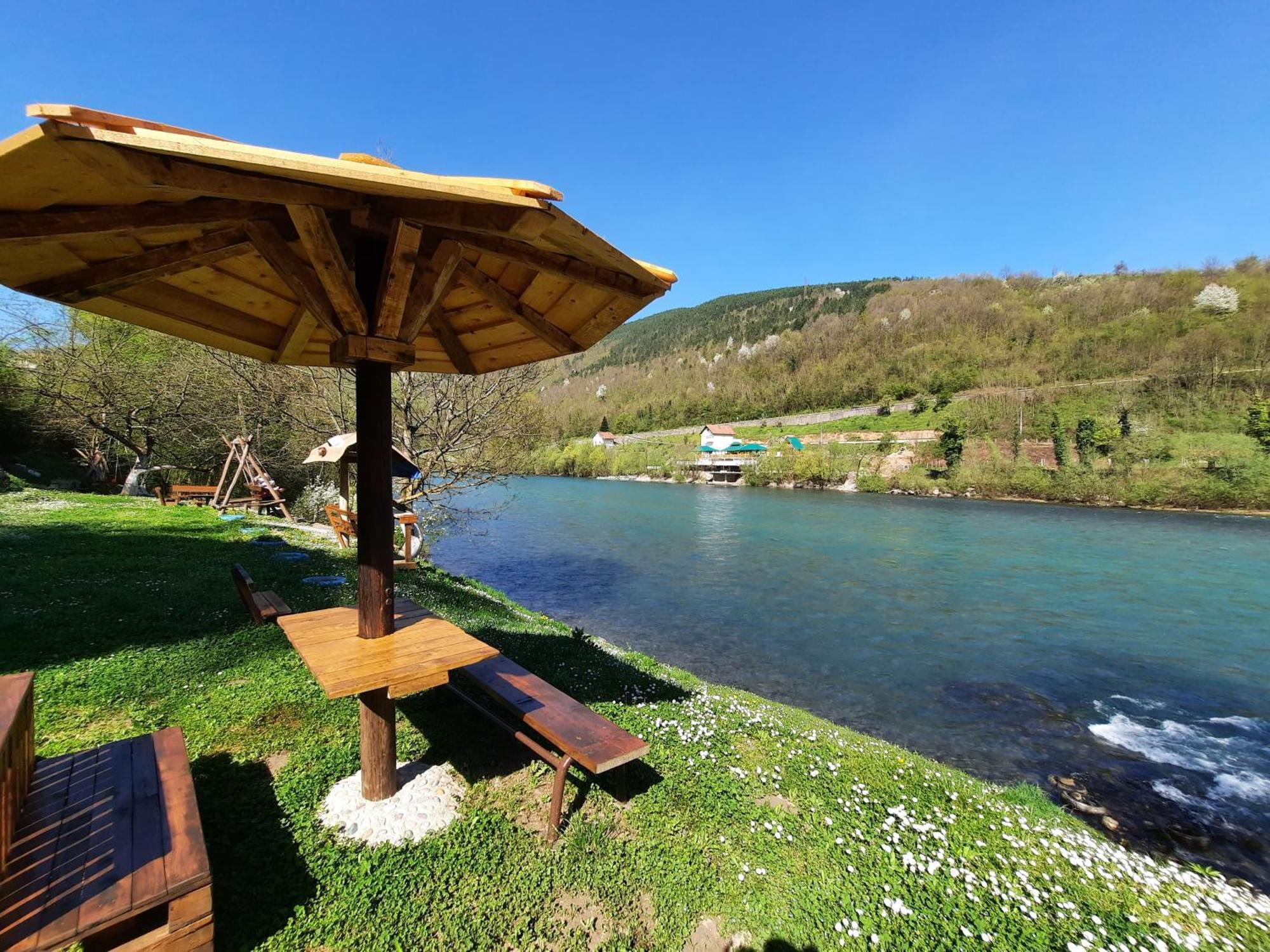 Apartmani Vila Na Drini Foca Eksteriør bilde